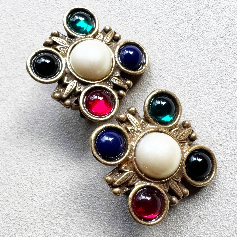 Vintage Multicolor Gripoix Clip-on Earrings - Picture 7 of 7
